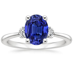 Ring mit drei Steinen Aus der Erde Abgebauter Natürlicher Diamant & Oval Ceylon Saphir 3,50 Karat Weißgold
