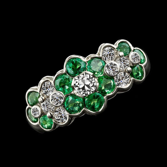 Ring mit rundem Diamanten und grünem Saphir im Old Cut Blumenstil 4,75 Karat - harrychadent.de
