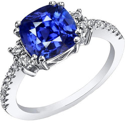 Ringkissen mit rundem Aus der Erde Abgebauter Natürlicher Diamanten Ceylon Saphir Edelstein 4,50 Karat Gold