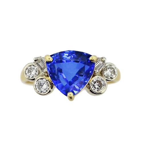 Saphirdiamanten aus Sri Lanka im Trillionenschliff aus Gelbgold 6.11 ct. Ring