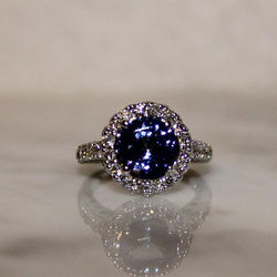 Schöner blauer Tansanit mit Aus der Erde Abgebauter Natürlicher Diamantring 2,25 Karat Weißgold 14K
