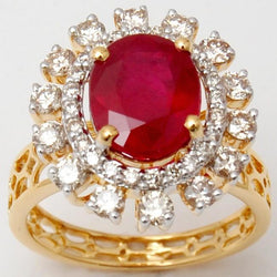 Schöner roter ovaler Rubin mit Aus der Erde Abgebauter Natürlicher Diamantring 7 Karat Gelbgold